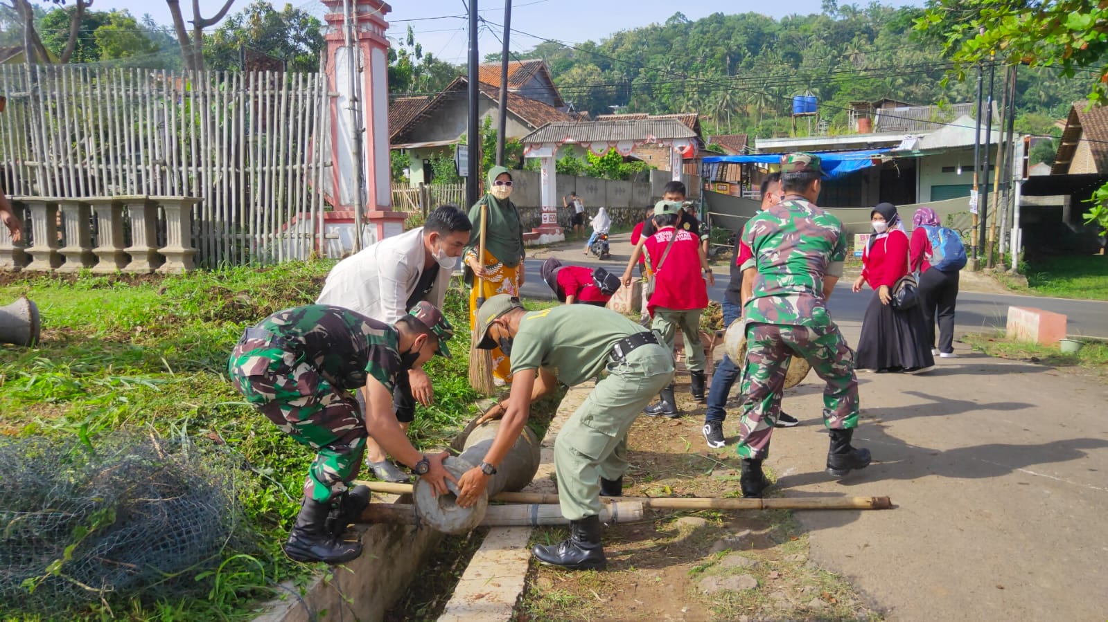 Kompak Anggota Koramil 410 02 TBS Dan Komponen Warga Gotong Royong